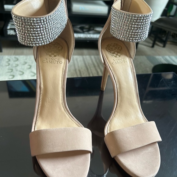 NIB Nude Pink Vince Camuto Suede/Nubuck sandals with Crystal Detail - Picture 5 of 8